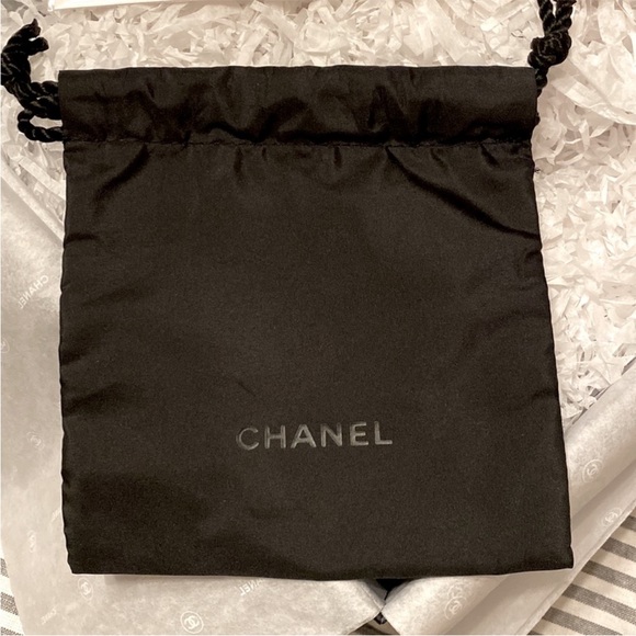 CHANEL BOX + Black purse insert drawstring bag + CAHNEL stickers + Red box sash - Picture 5 of 11